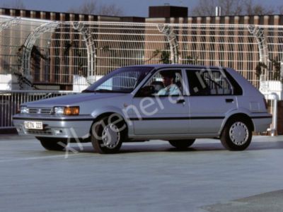 Лобовое стекло Nissan Sunny N13